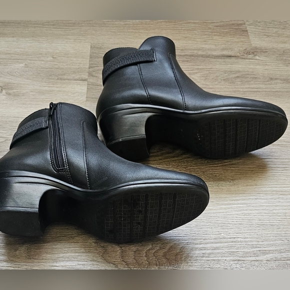 Clarks Collection Emily Holly Black Ankle Boots - Size 7.5M - Picture 4 of 10